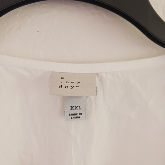 Women's Front Tie Blouse - Picture 8 of 10